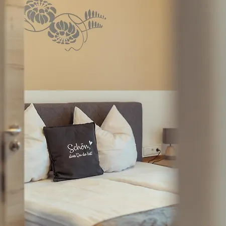 Arni's Hotel *