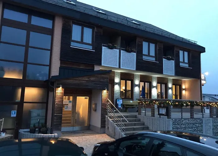 Arni's Hotell 3*