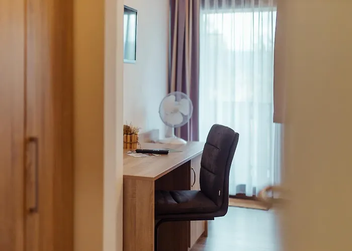 Arni's Hotell 3*
